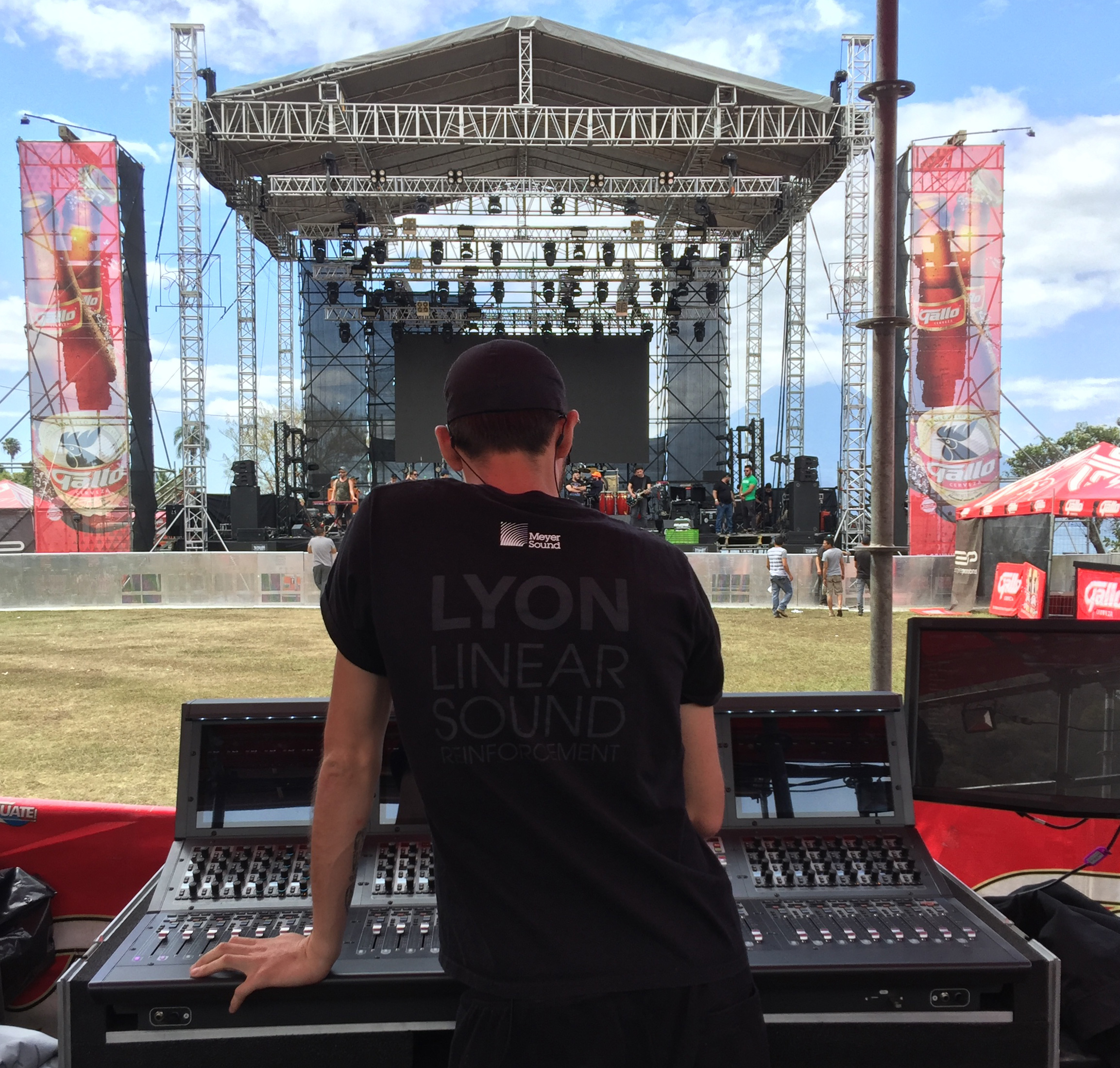 León ajustando sistemas