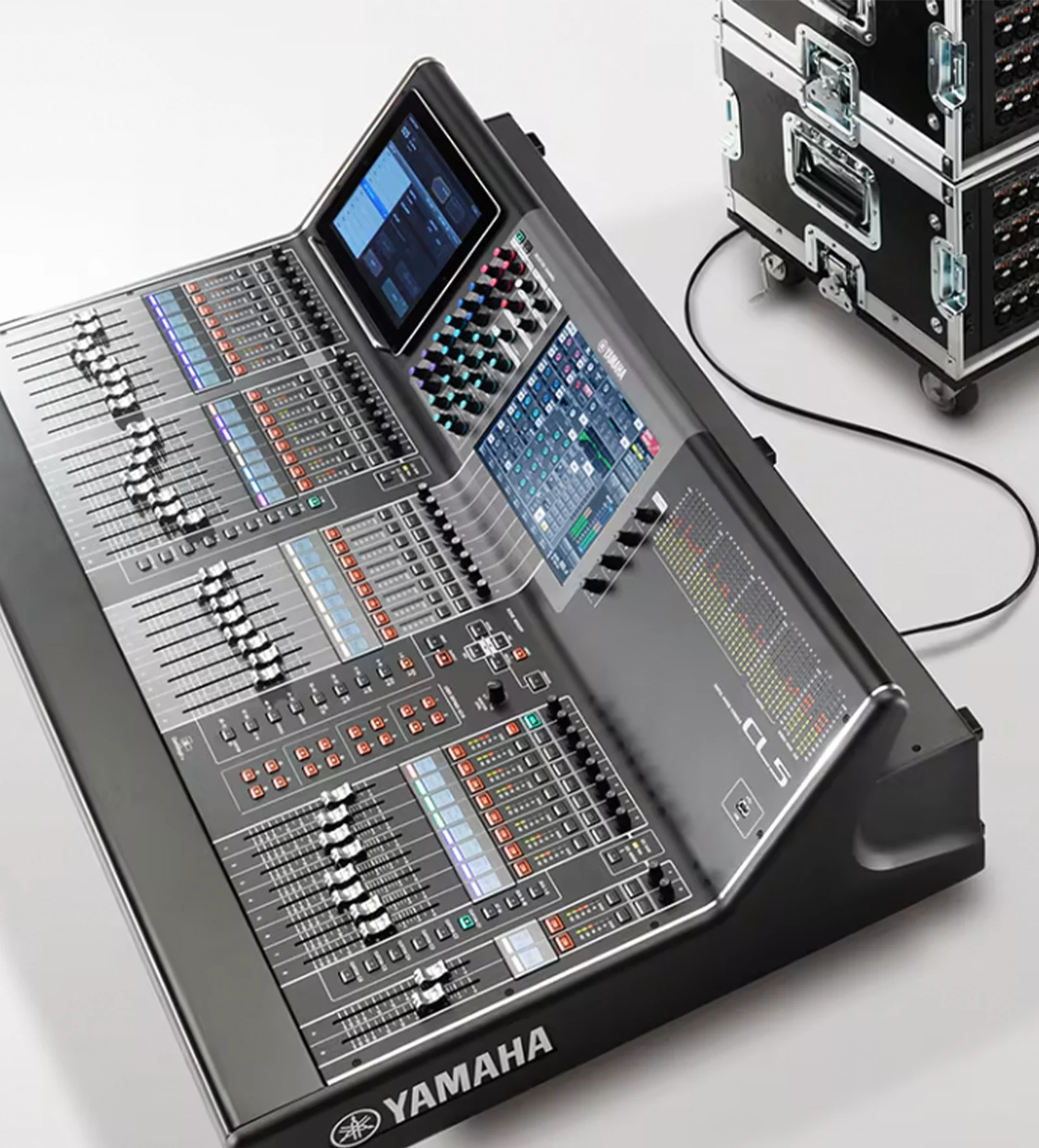 Consola digital Yamaha CL5 para audio en vivo